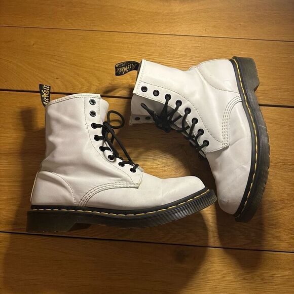 Dr. Marten’s 1460y white patent boots 9 - Picture 1 of 8
